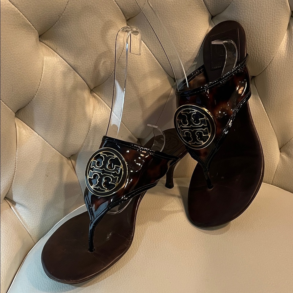 Tory Burch Brown Tortoiseshell Logo Thong Heeled Sandals 8 - Picture 4 of 16